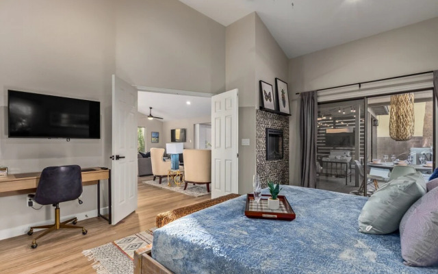 110th Scottsdale 3 Bedroom Home by RedAwning