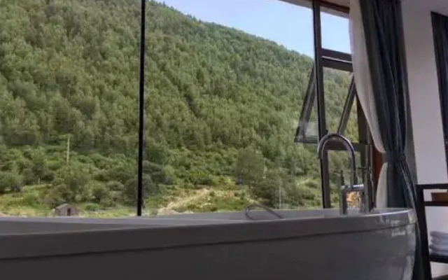 Huayu Nature Homestay (Siguniang Mountain Branch)