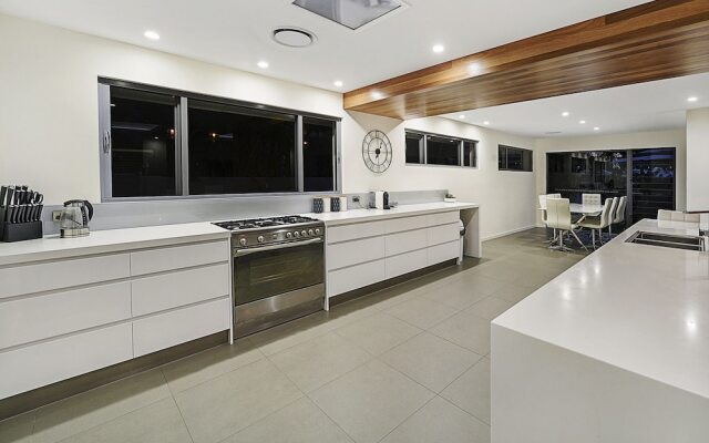 Just in Paradise Waterfront 5 Bedroom Deluxe House Central Broadbeach