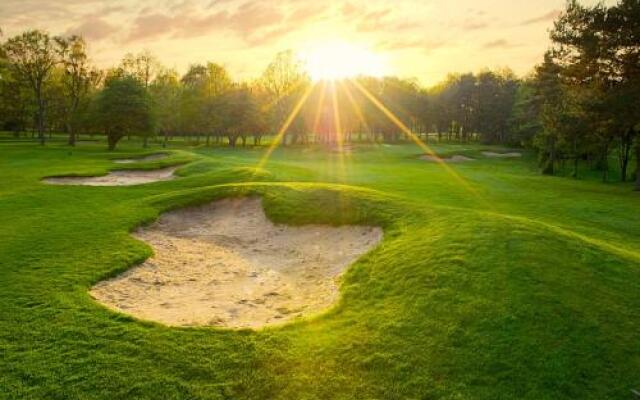 Kingswood Golf & Country Club