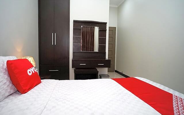 Oyo 2038 Jasmine Guest House Balikpapan