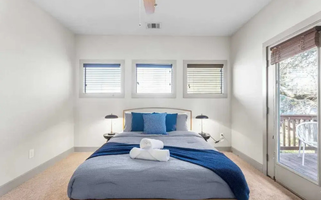 Chic & Homey 3BR Close to Downtown