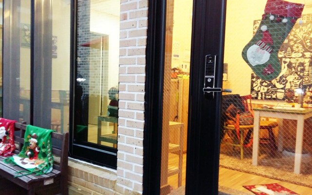 Jeonju Poet And Zzamong Guesthouse