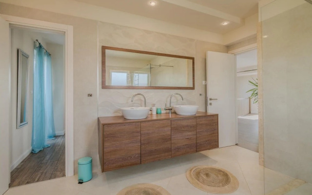 Beautiful Home in Krk With Wifi and 4 Bedrooms