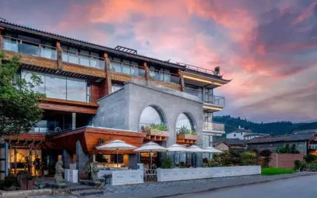 Puyue Lake-view Holiday Hotel