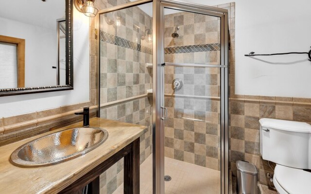 Majestic Lodge Retreat Amenities & Views