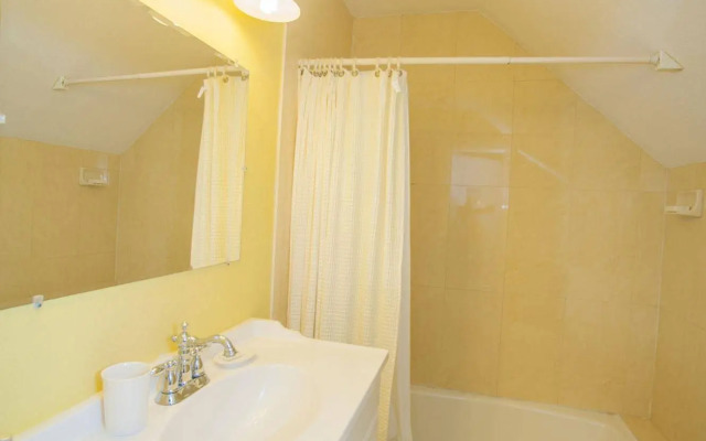 Shangri-La Boutique Bed & Breakfast