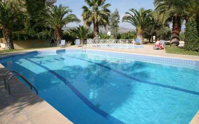Zeus Hotel