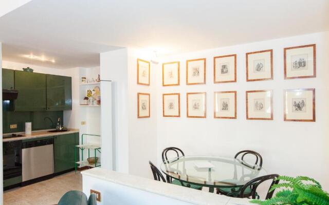 Dora Trevi Apartment