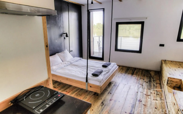 Arkabarka Floating Hostel