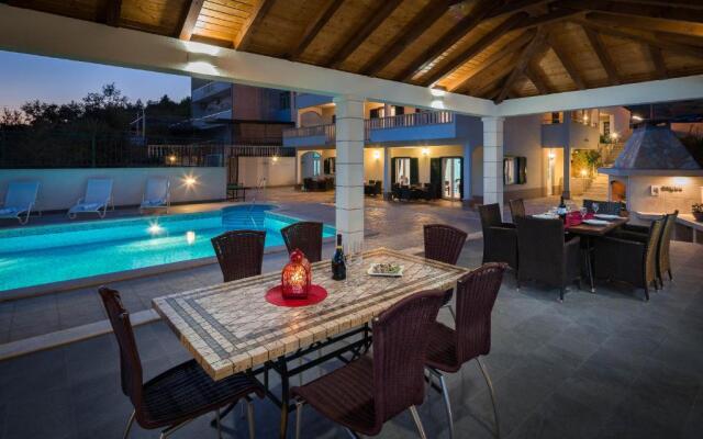 Beachfront Apartments Lara