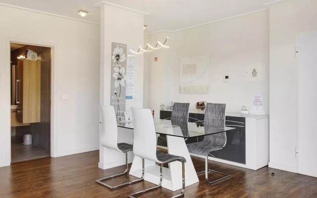 1 Bed Apartment Sleeps 4 With Pool