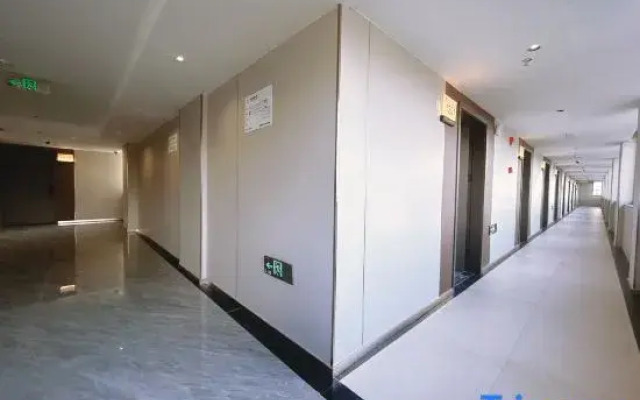 Qiuwang Hotel (Shanghai Caobao Road Subway Station Branch)