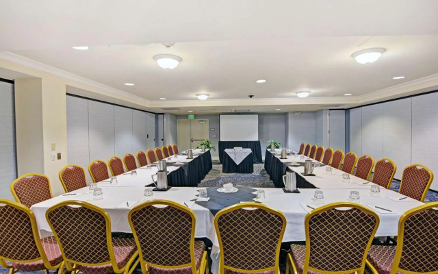 Embassy Suites by Hilton Valencia