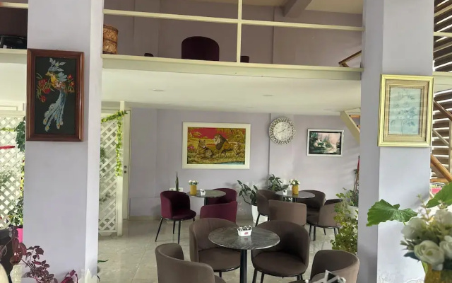 Sweet Hotel