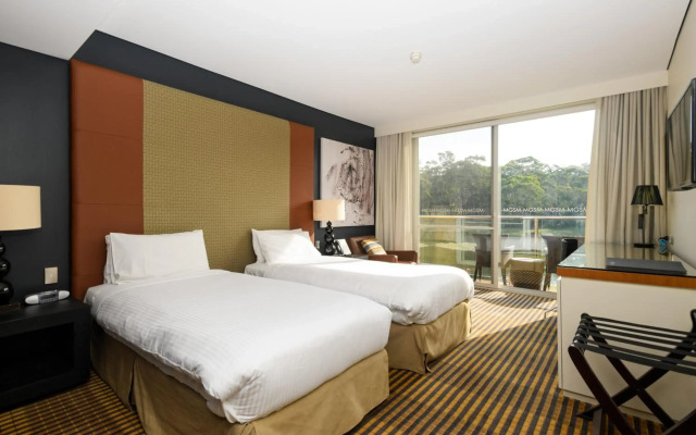 Lakeside Hotel and Conference Centre