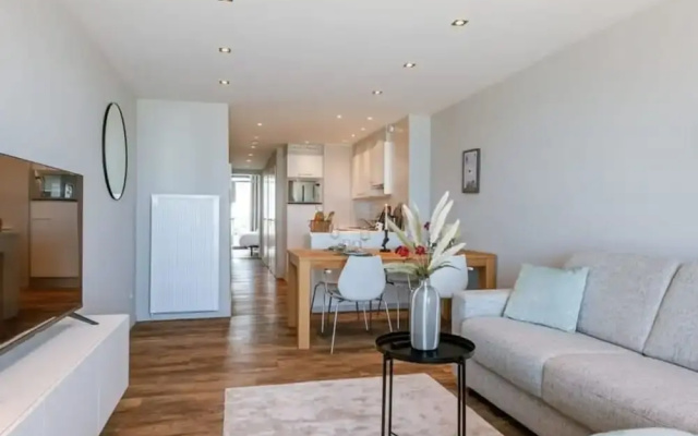 Cosy Apartment With Frontal Seaview