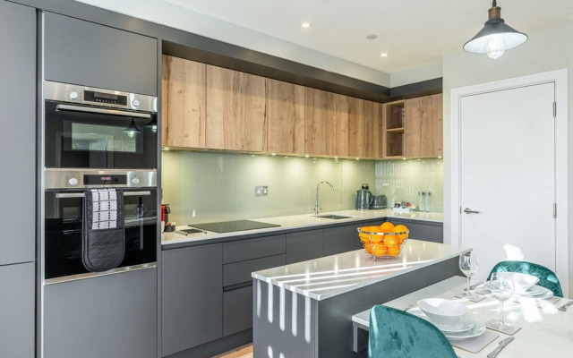 Celador Apartments - Bond House