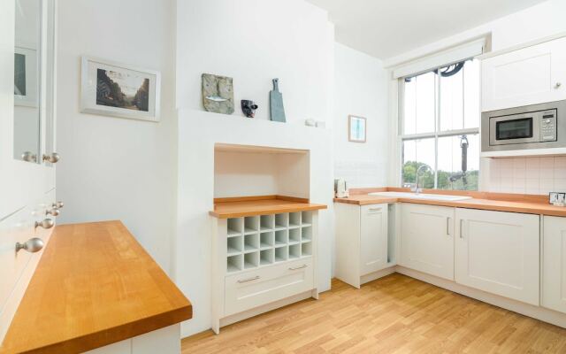 Bright and Elegant Chiswick Apartment