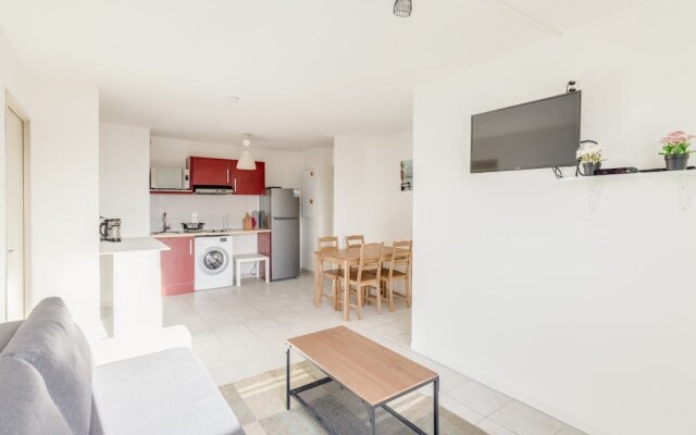 Bright T3 of 54m ² With Balcony