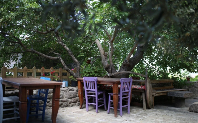 Assos Akropol Pansiyon