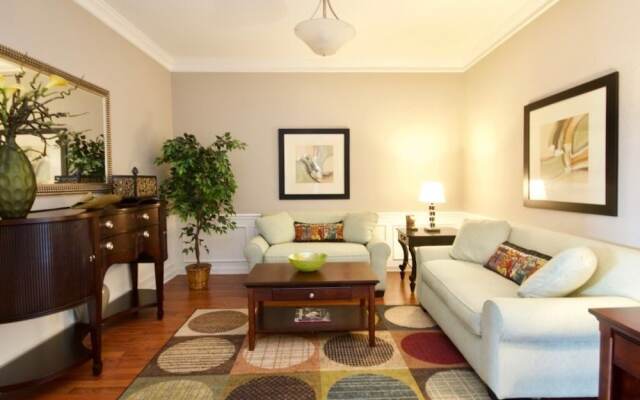 Lake View Joy 2 Bedroom Condo