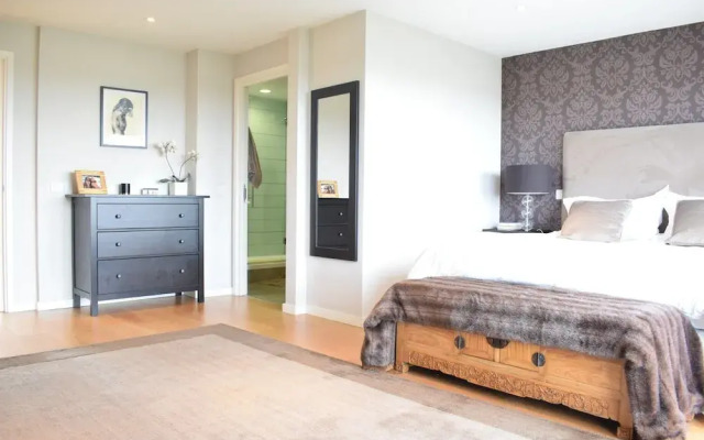 Spacious 2 Bedroom Penthouse in Islington