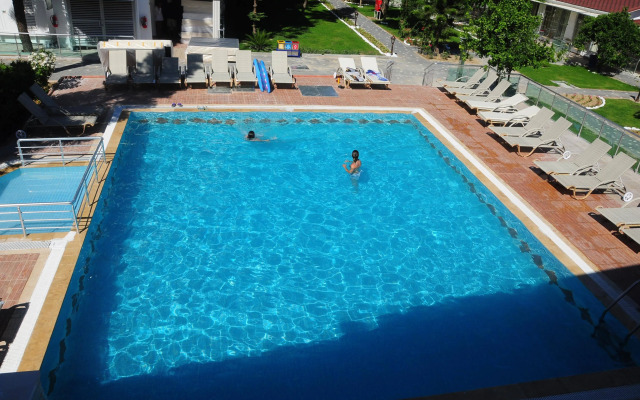 Clover Magic Altinkum Park Hotel