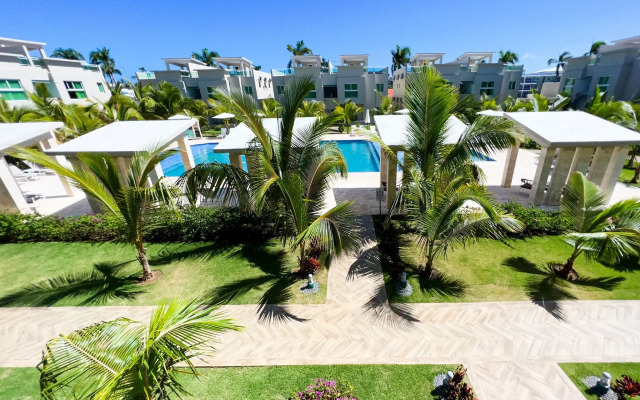 Playa Palmera Beach Resort