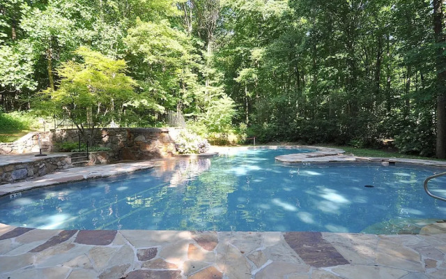 Dogwood Knoll - Wooded Escape