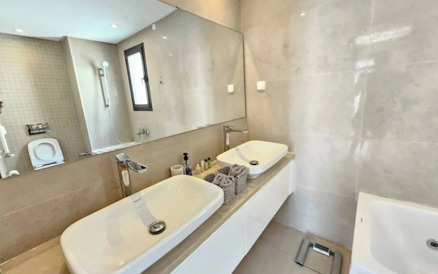 Elegant and Modern Villa V 04