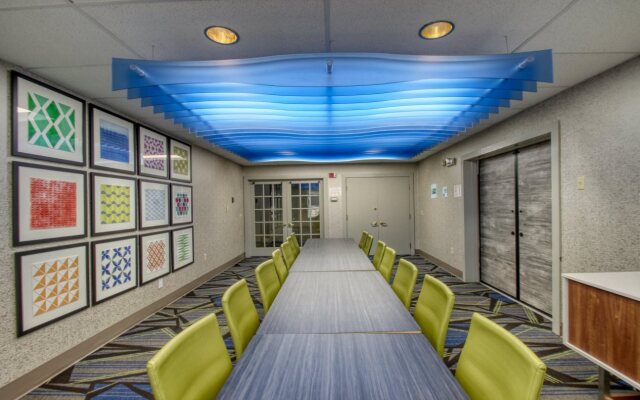 Holiday Inn Express Hotel & Suites Oshkosh by IHG