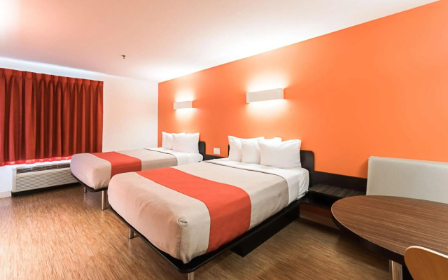 Motel 6 Moosomin, SK