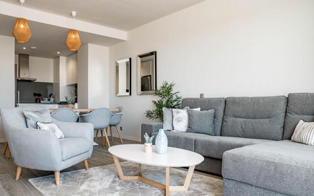 LM351A- Luxury 3 bed family apartment