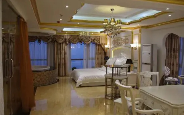 Fall in love with E-sports Hotel