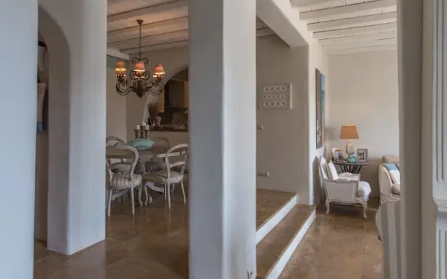 Villa Aphrodite sunkissed MykonianLuxury