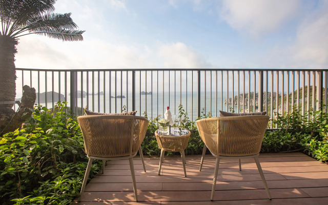 Flamingo Premium Cat Ba Beach Resort Hotel