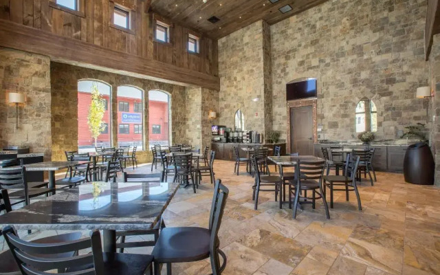 Elk Country Inn
