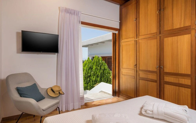 Azatis Luxury Villa