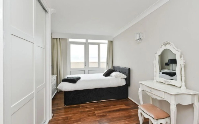 Stunning Penthhouse apt