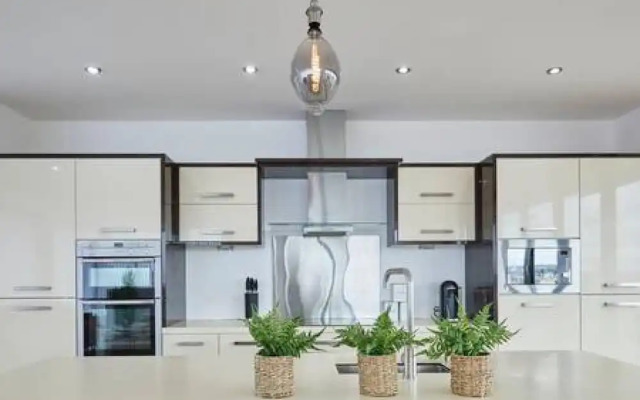 Host Stay The Knight Street Penthouse I