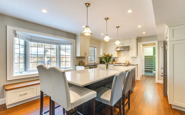 Bike & Kayak: Lakefront Prospect Heights Home