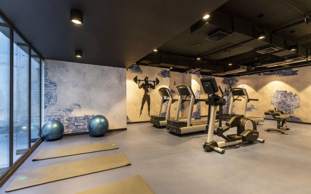 Ola Santiago Providencia, Tapestry Collection by Hilton