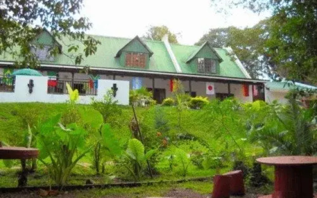 La Familia Guest House