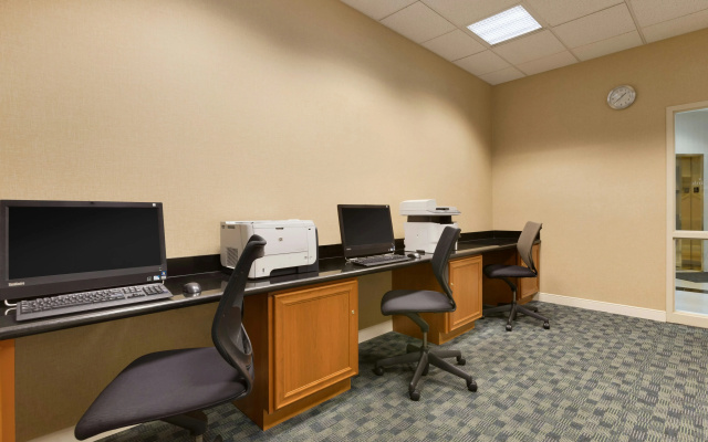 Embassy Suites by Hilton Newark Wilmington South