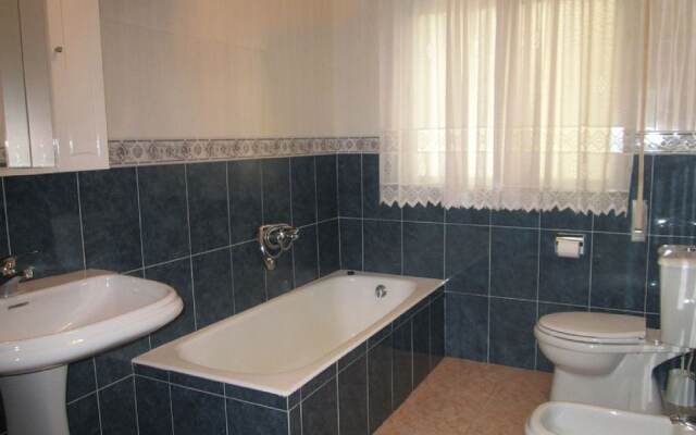 Galicia 100423 3 Bedroom Apartment by Mo Rentals