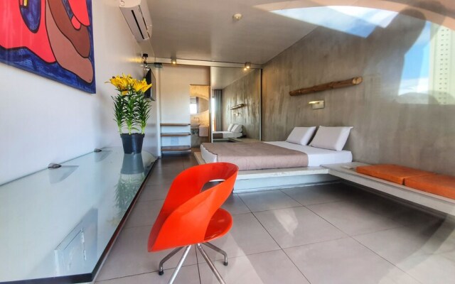 Cocoon Hotel & Lounge