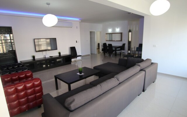 The Seasons King David apartment
