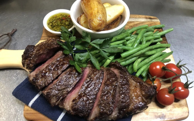 Riverland Motor Inn & River's Restaurant