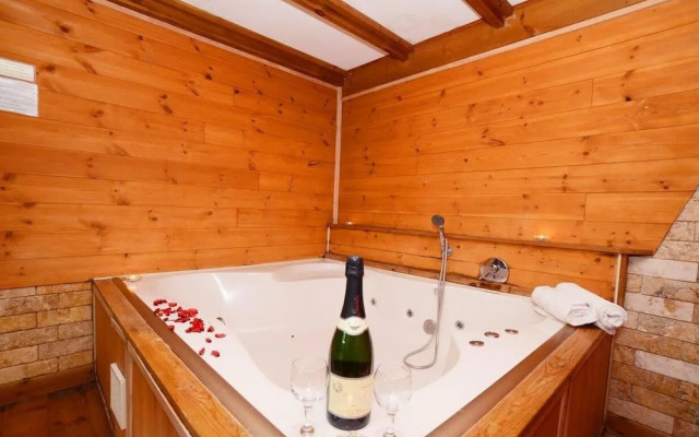 Neve Bar boutique hotel in the village